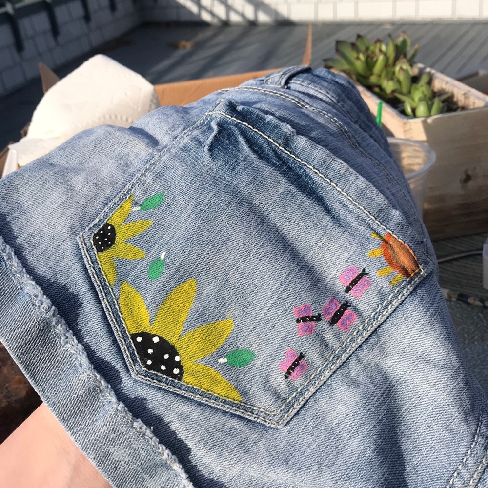 painted denim shorts🖤painted🌻,🦋 ,🌞!
